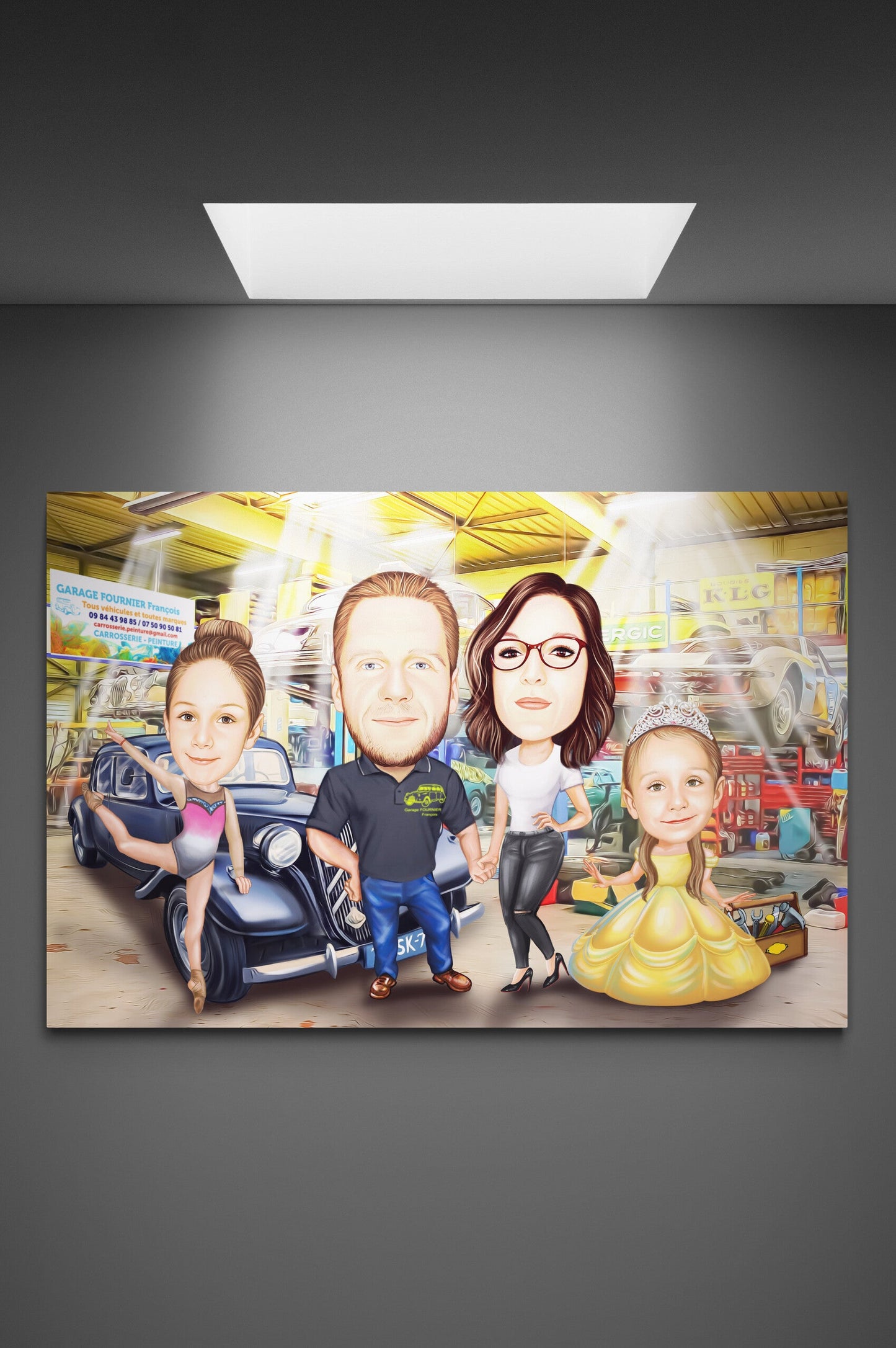 Caricatura familie fericita la garaj